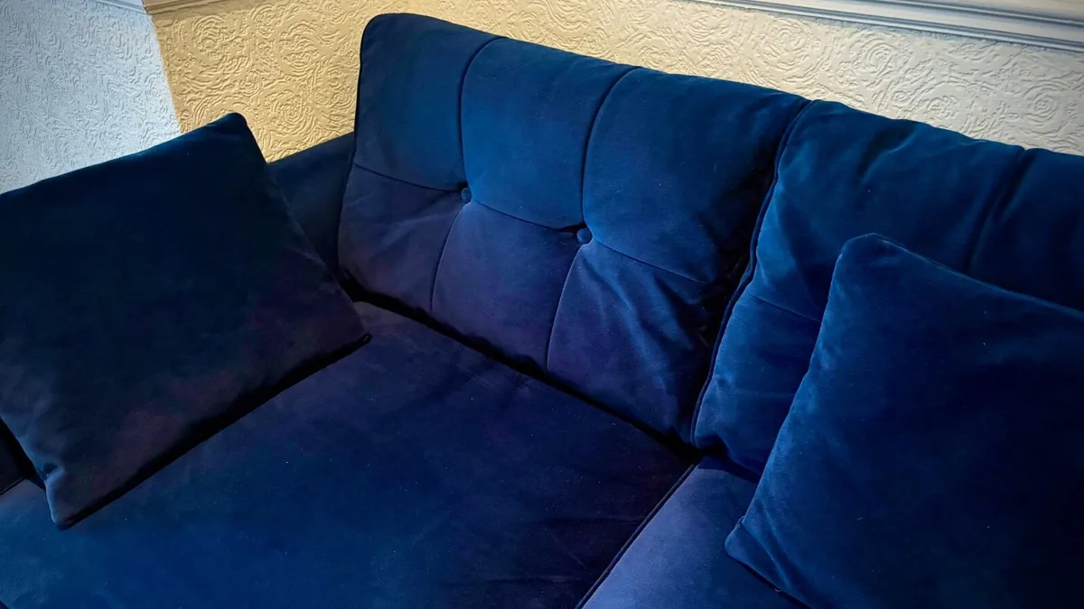 🛋️ Modern Navy Velvet L-Shape Sofa - Image 4