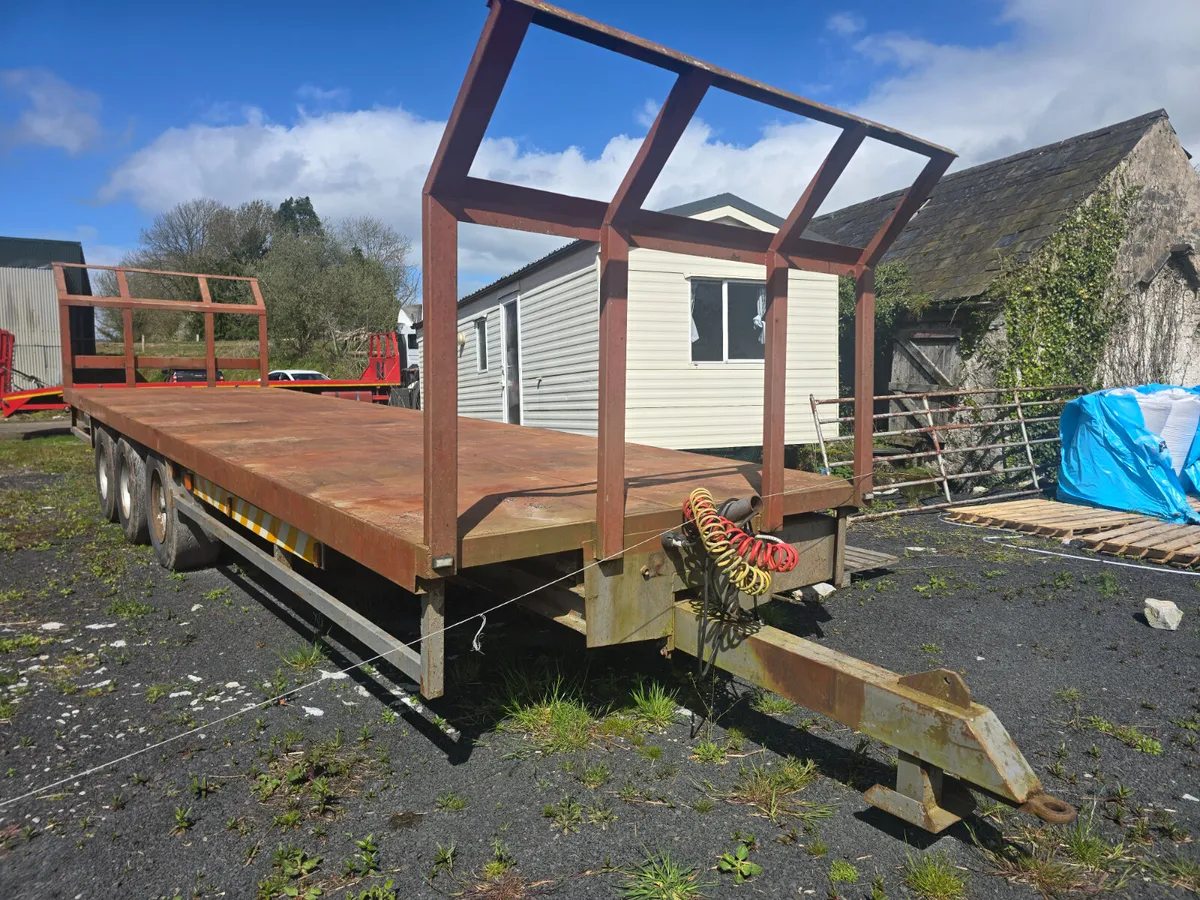Bale trailer - Image 1