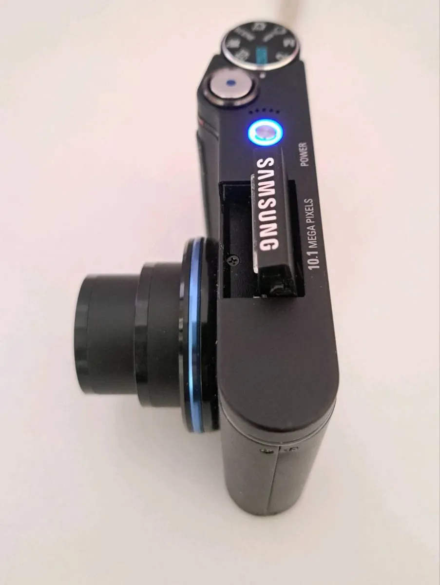 Samsung NV10 Digital Camera - Image 4