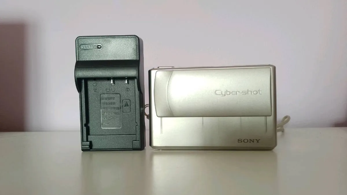 Sony Cybershot DSC T1 - Image 1