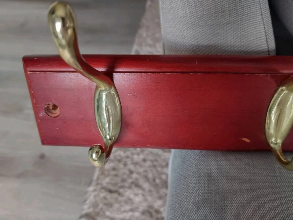 Mahog board 4 hangers - Image 3