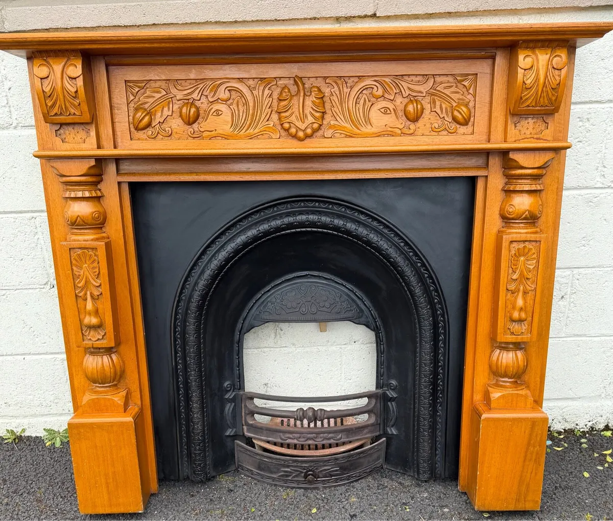 Cast iron fire + wooden surround - Image 1