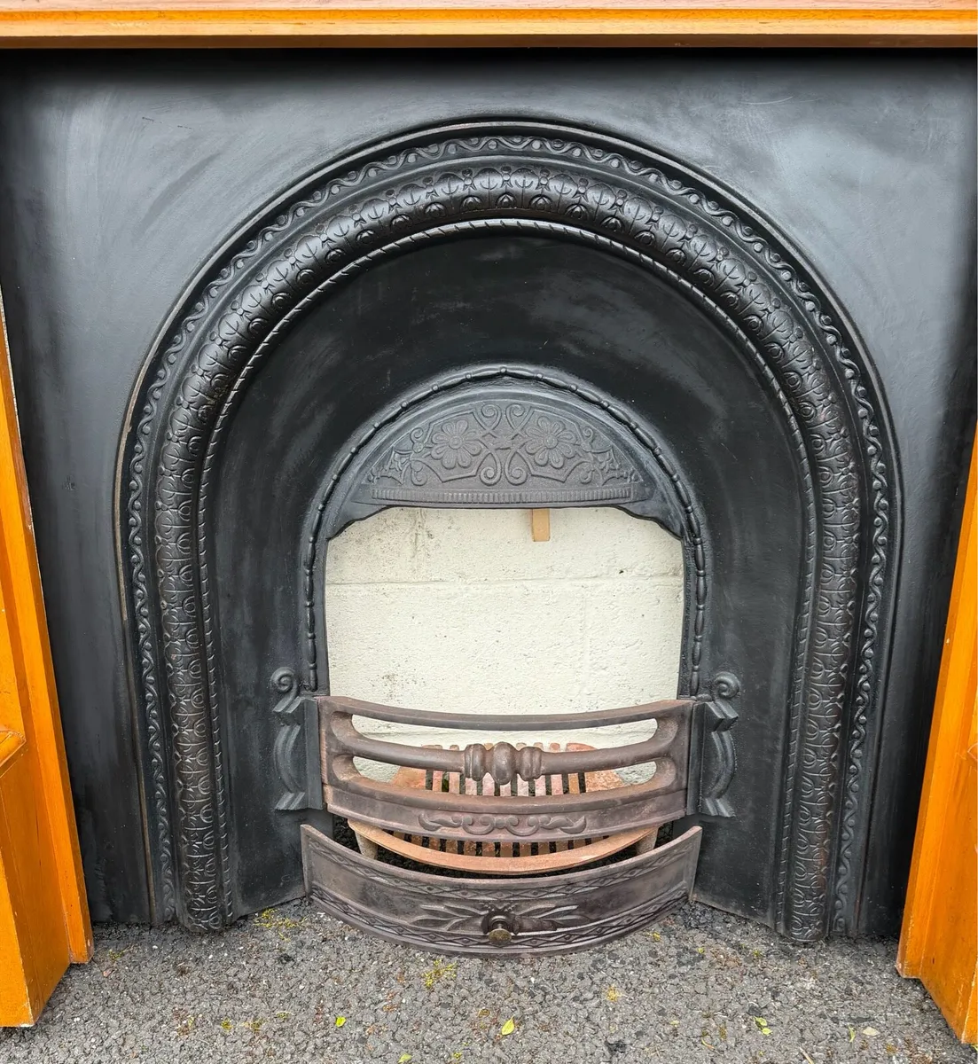 Cast iron fire + wooden surround - Image 2