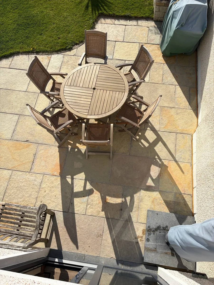 Outdoor Hardwood circular table & 6 chairs. - Image 1