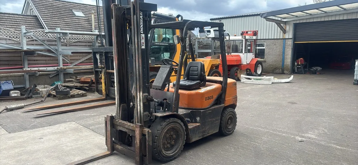 Diesel forklifts 2 ton to 12 ton all models - Image 4