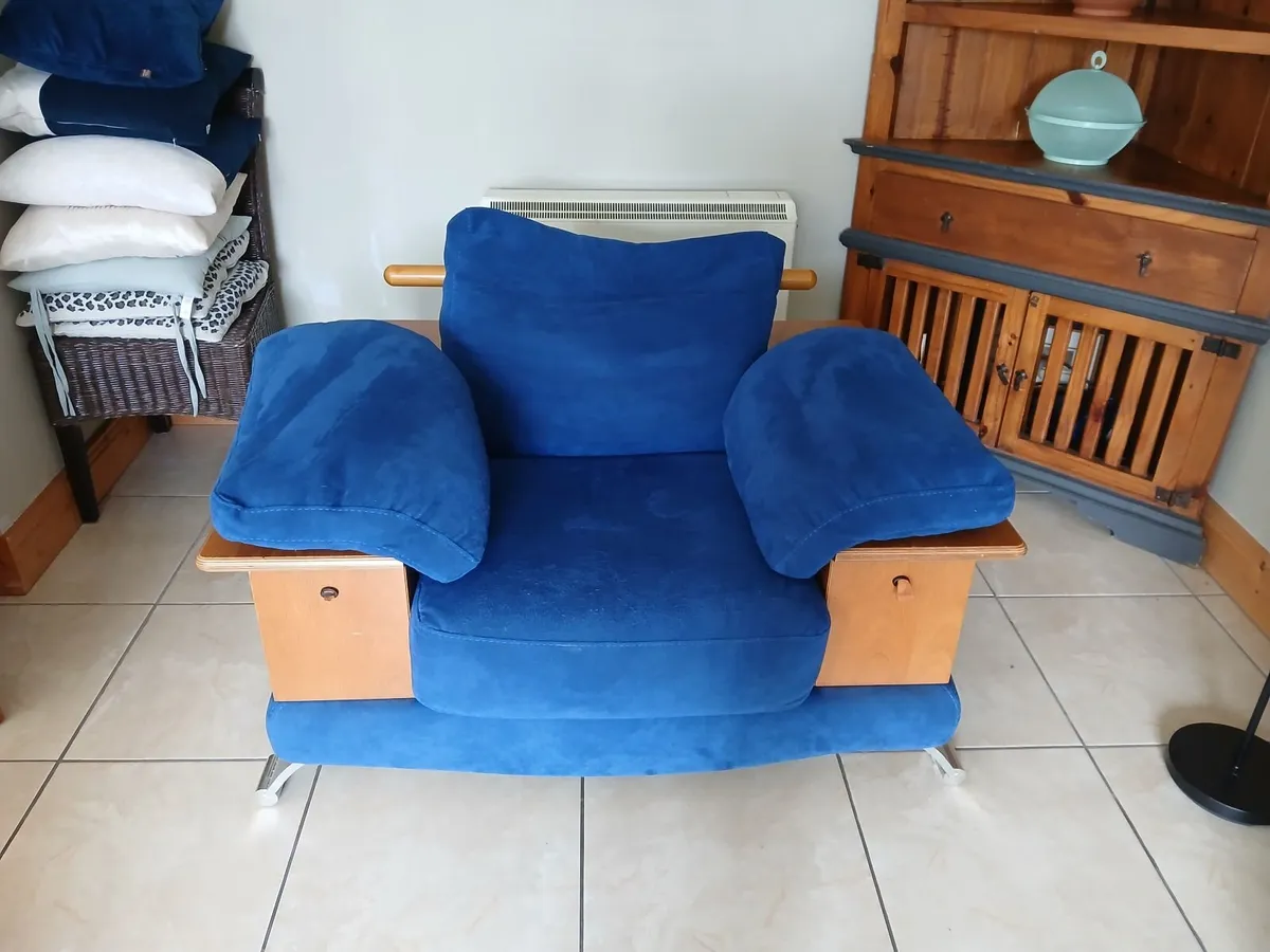 Nicoletti 3 seater sofa and armchair - Image 3