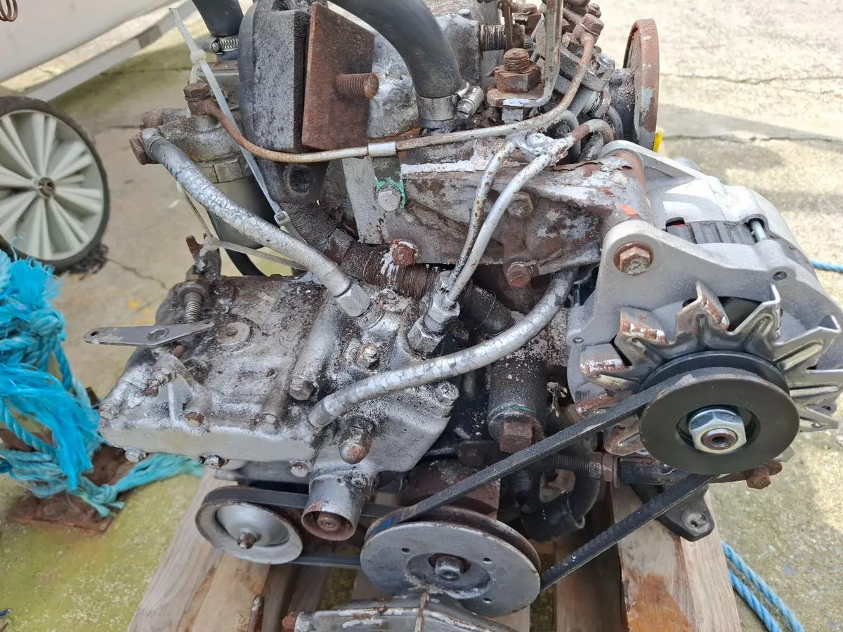 Boat engine - Image 1