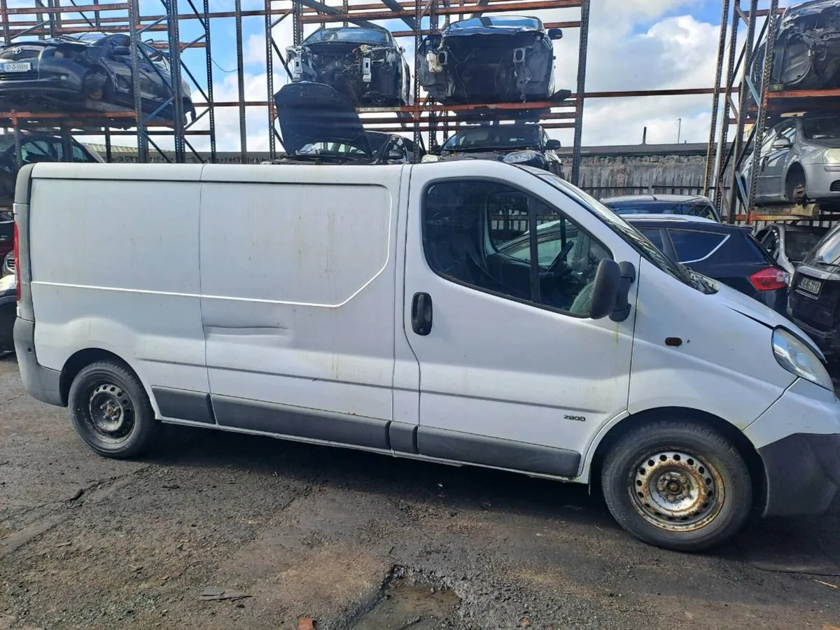08 Opel Vivaro 2.5 breaking for parts - Image 2