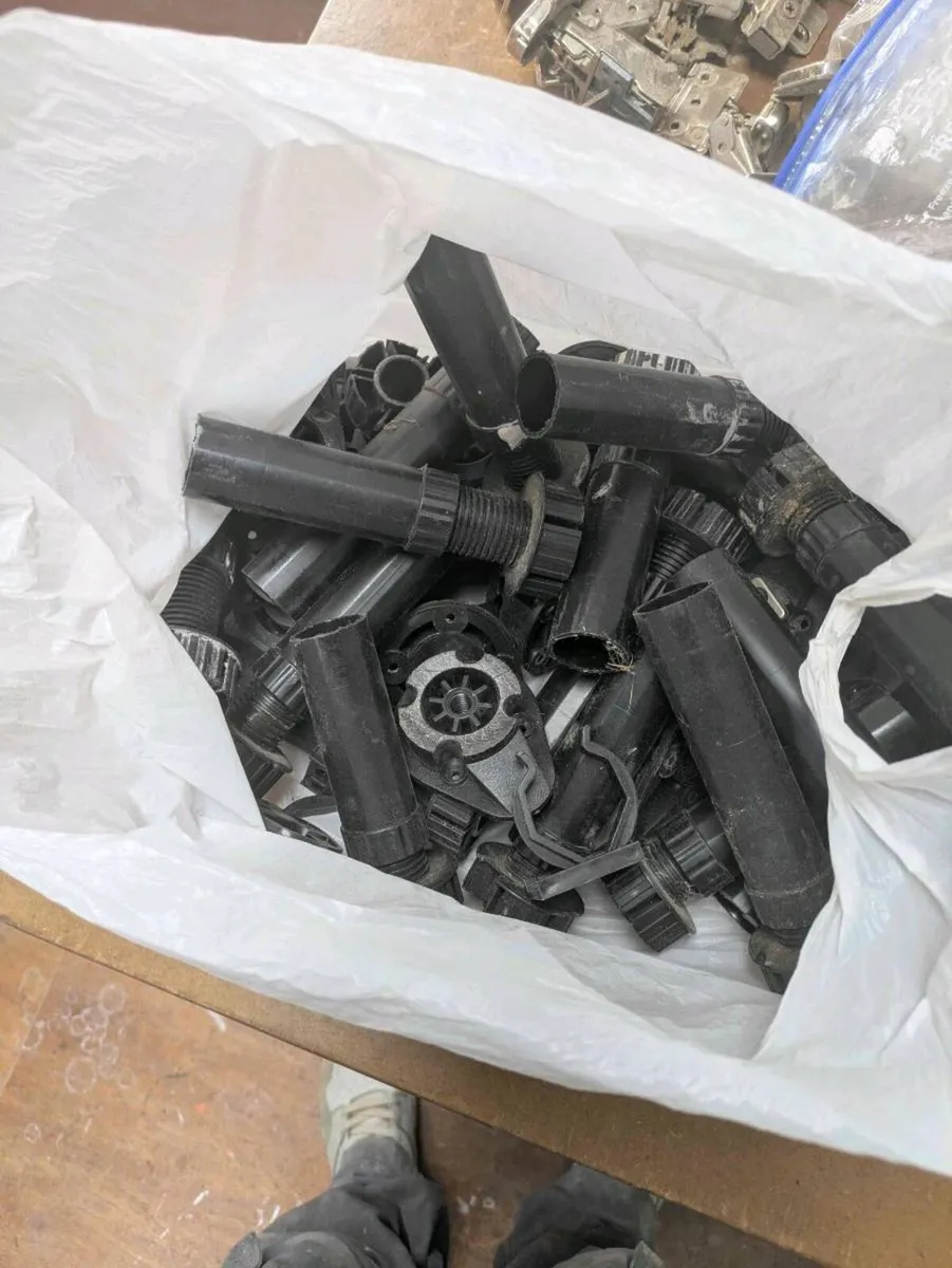 Cabinet doors and adjustable feet - Image 2