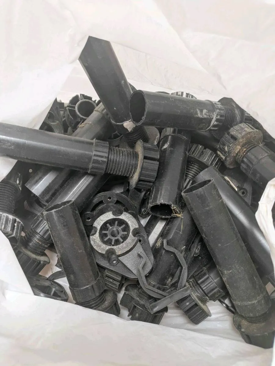 Cabinet doors and adjustable feet - Image 4