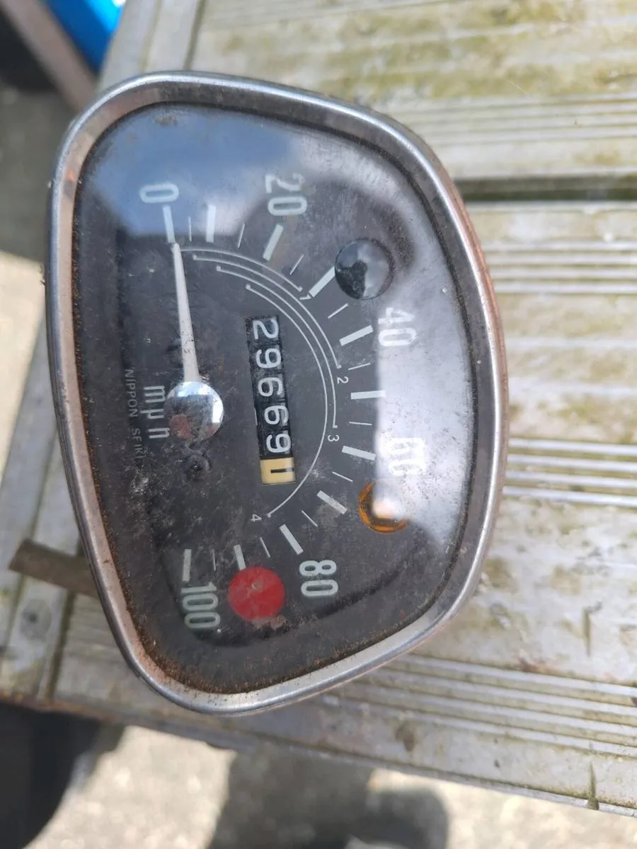 Honda cd175 parts. - Image 3