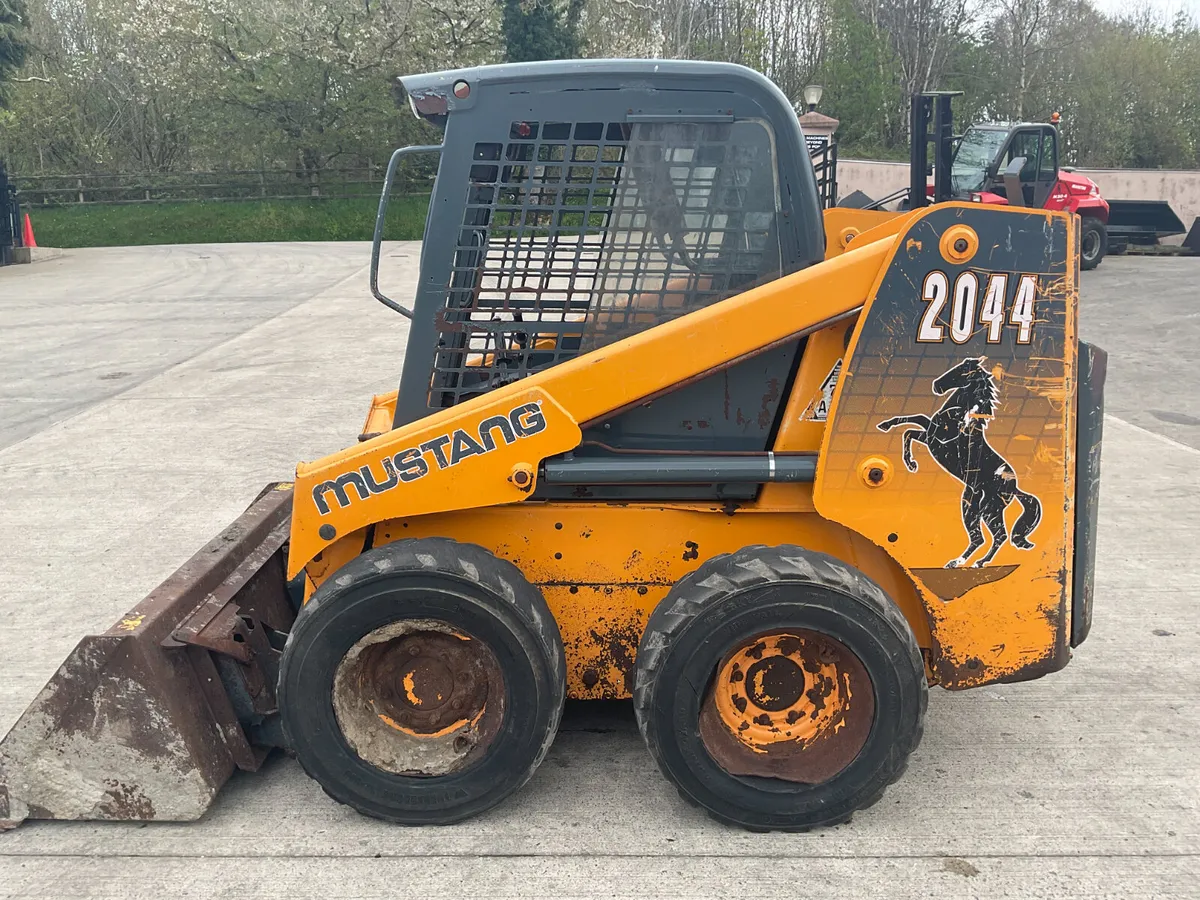 Mustang 2044 Skidsteer - Image 1