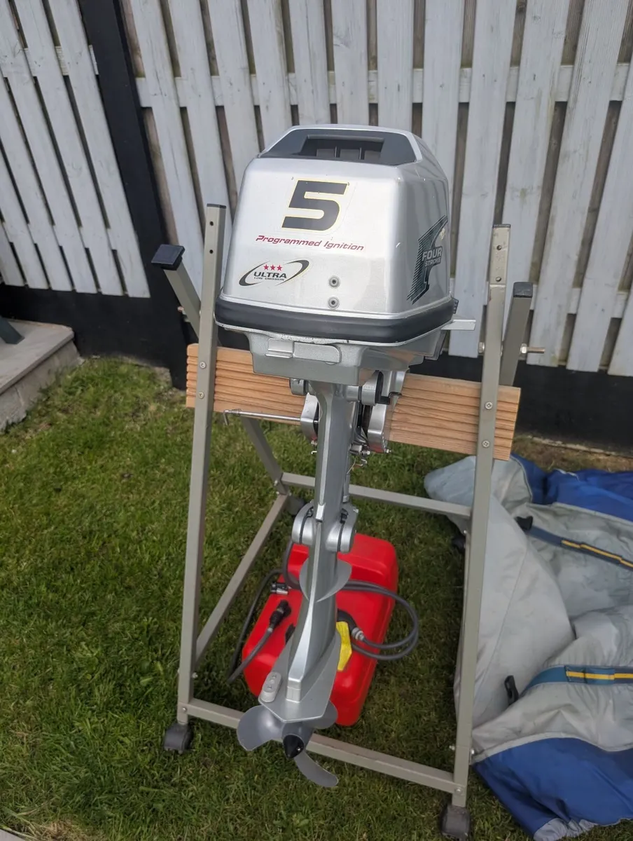 Zodiac Rib Inflatable boat + 5 horsepower Outboard - Image 3