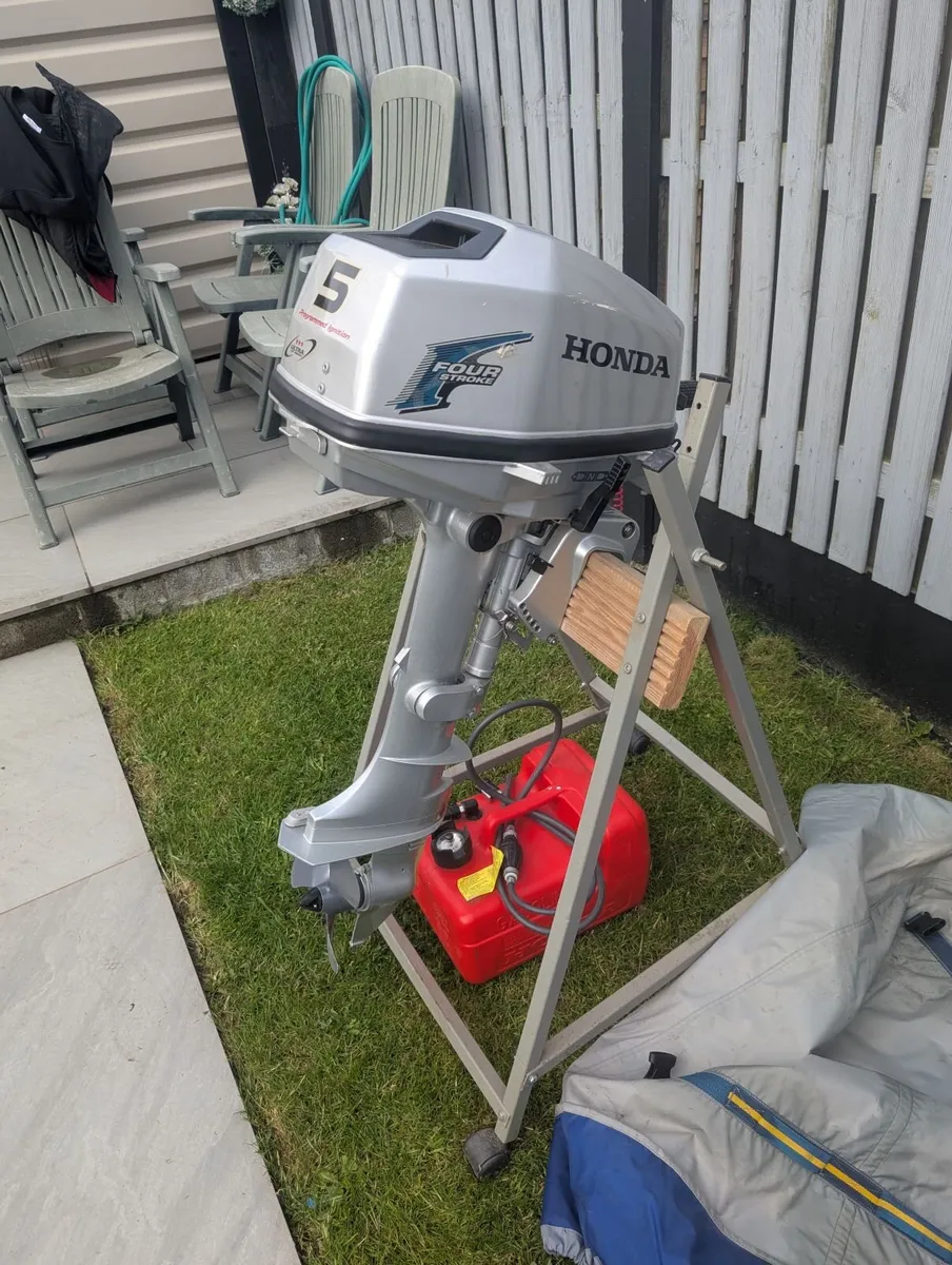 Zodiac Rib Inflatable boat + 5 horsepower Outboard - Image 4