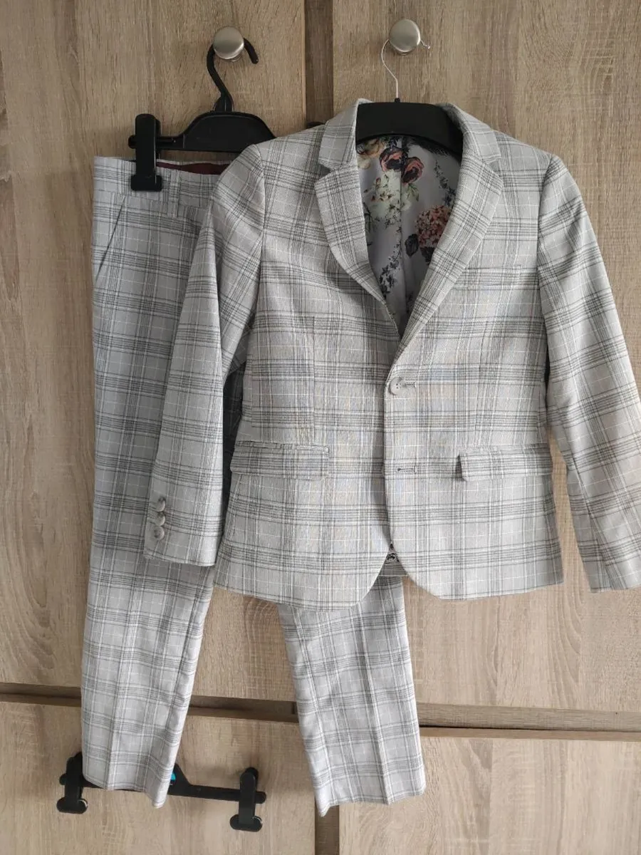 Next suit label size 8 9 years old - Image 1