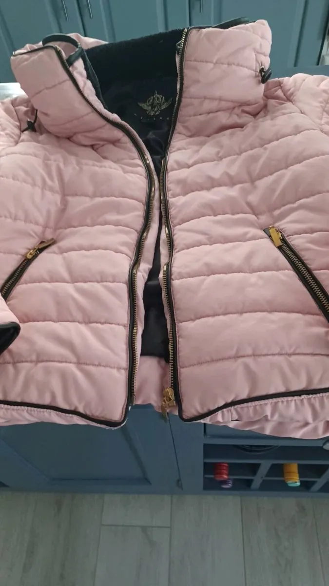 Womens clothing - Image 1