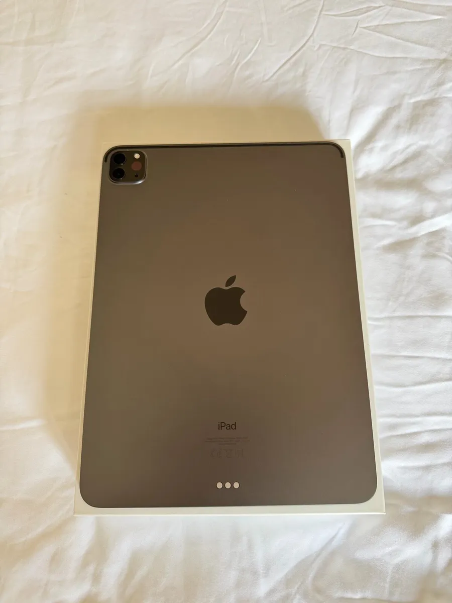 11-inch iPad Pro 128GB + Logitech Keyboard - Image 3
