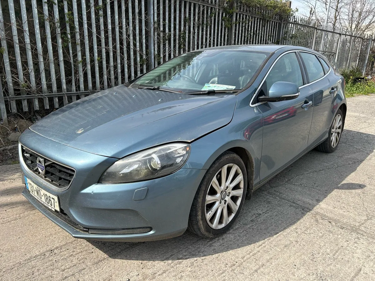 Volvo v40 diesel - Image 1