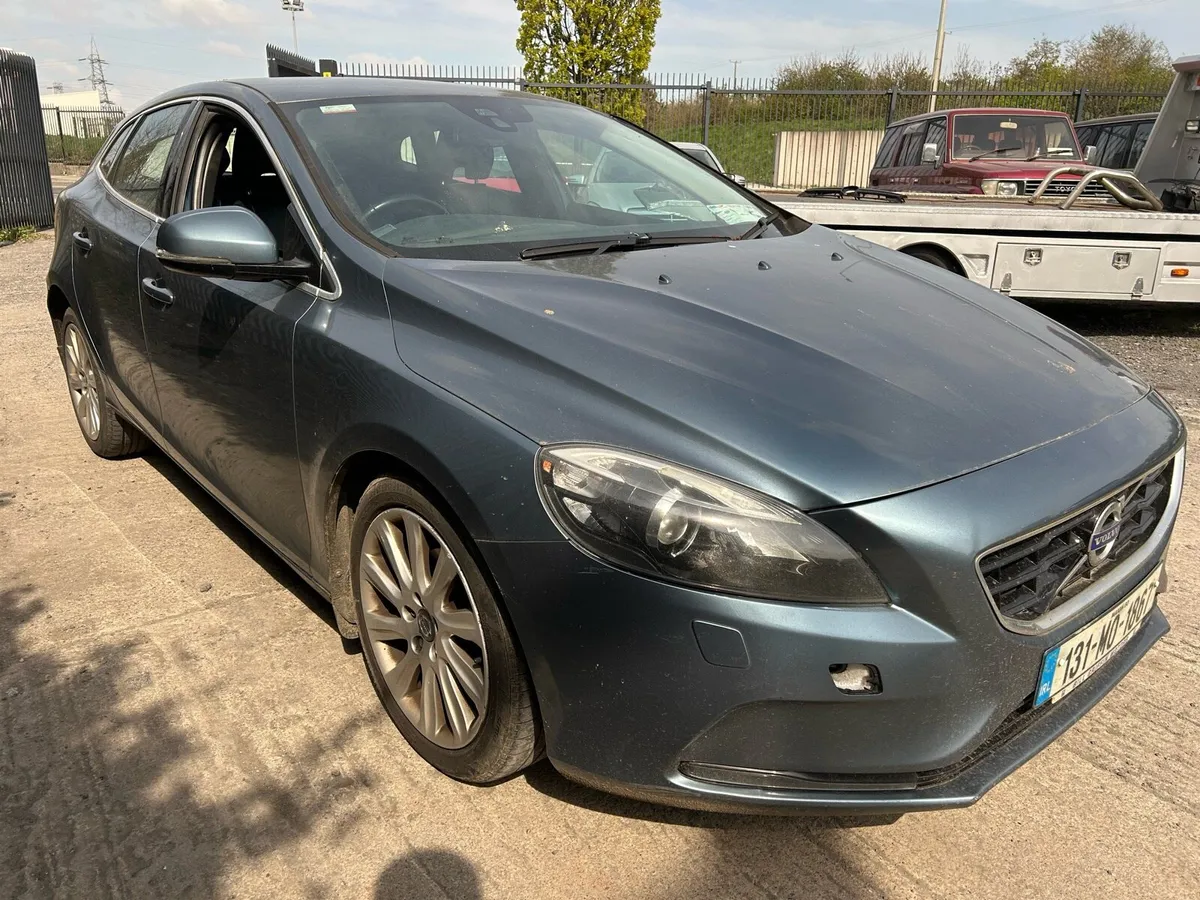Volvo v40 diesel - Image 2