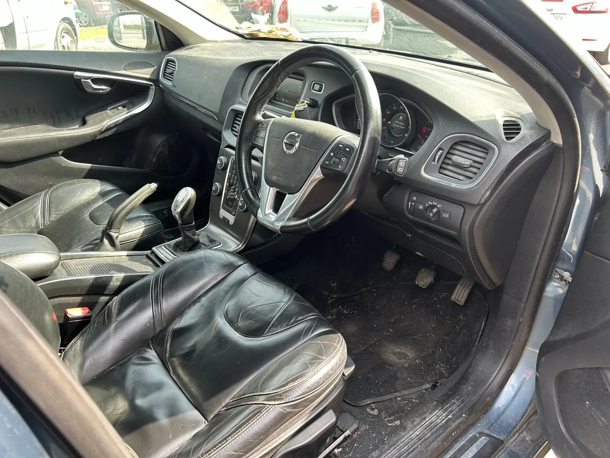 Volvo v40 diesel - Image 3