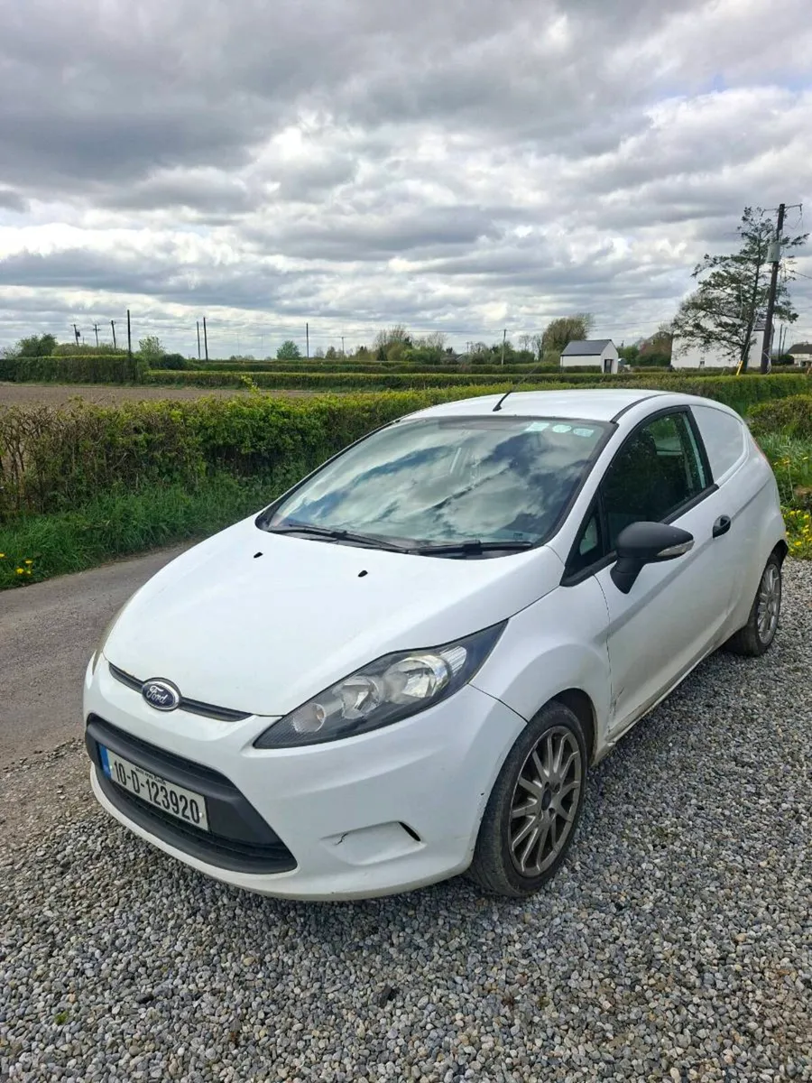 FORD FIESTA 2010 - Image 2