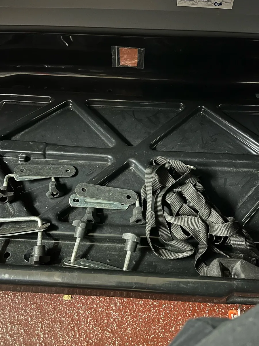 Roof box - Image 2