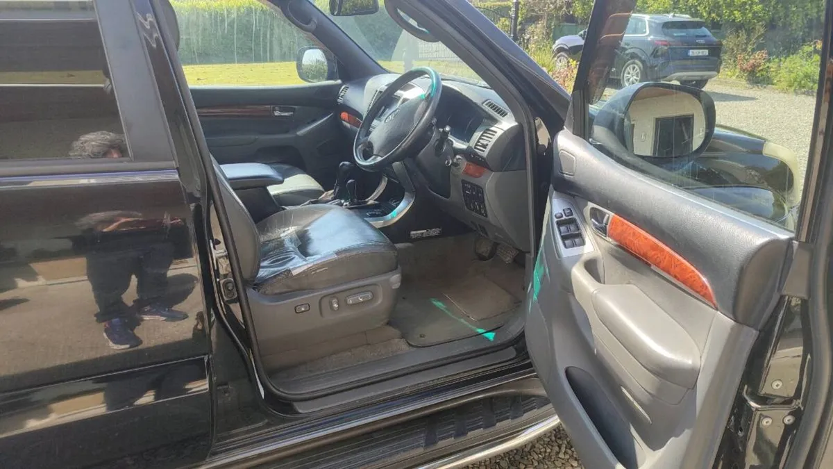 Toyota Land Cruiser LC5 - Image 3