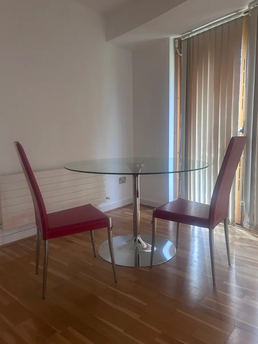 Dining table and chairs - Image 1