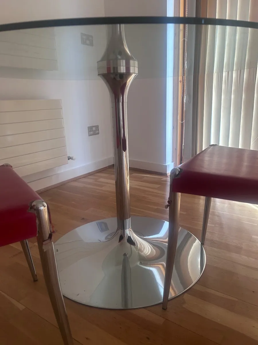 Dining table and chairs - Image 3