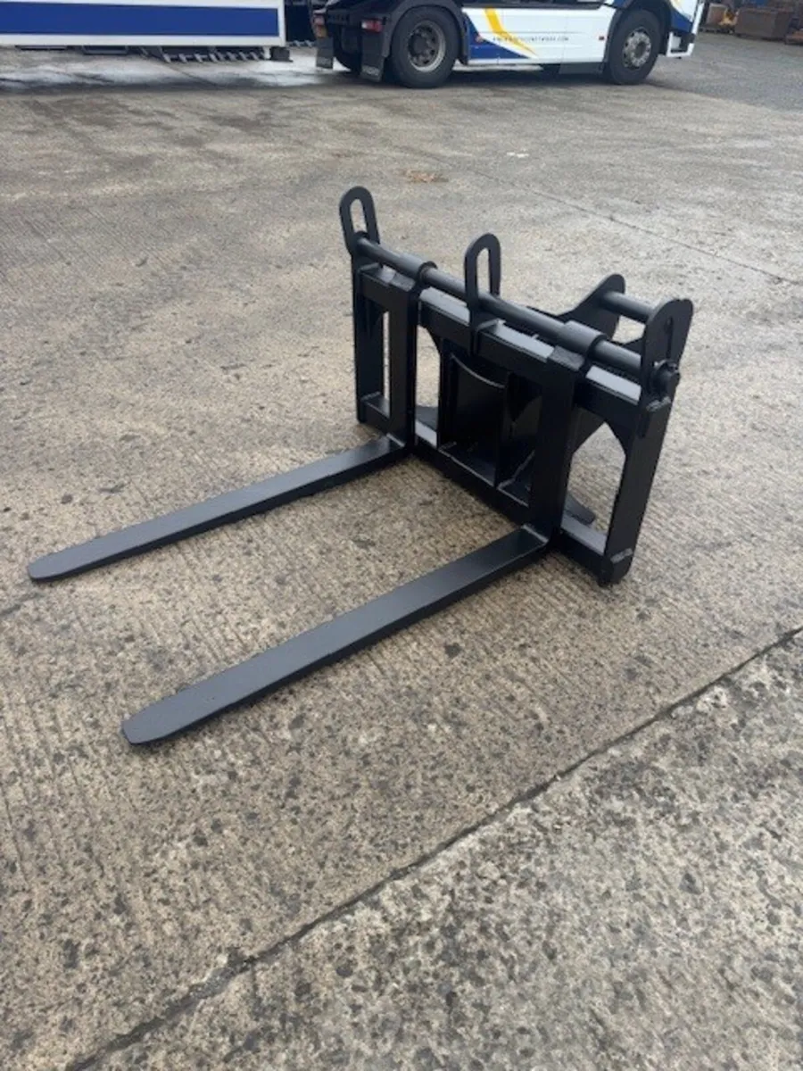 13 ton forks and frame - Image 1