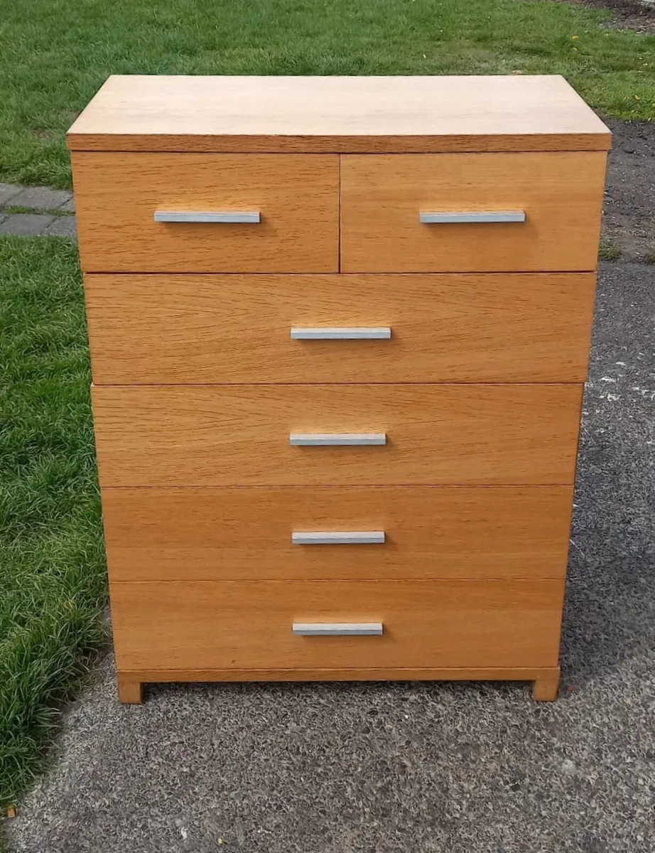 Chest of drawers - Image 1