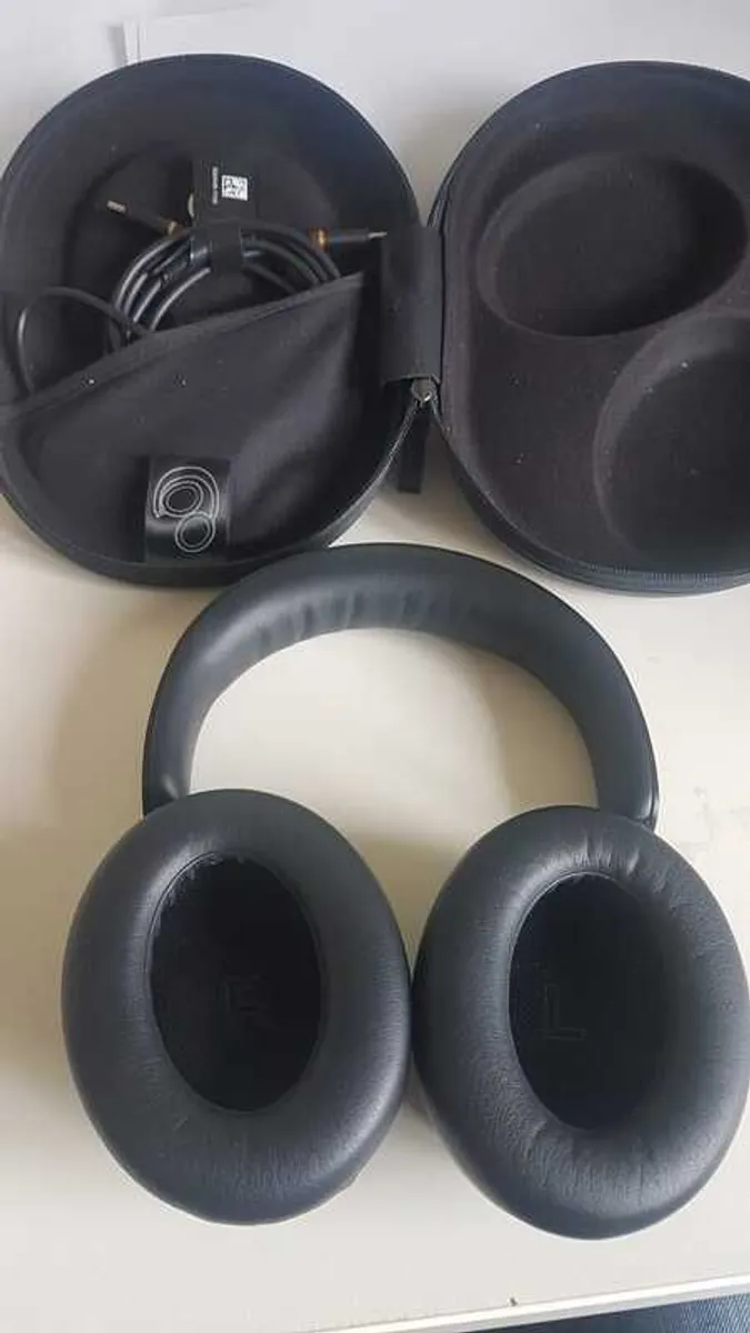 BOSE Quiet Comfort (QC) Ultra Headphones - Image 1