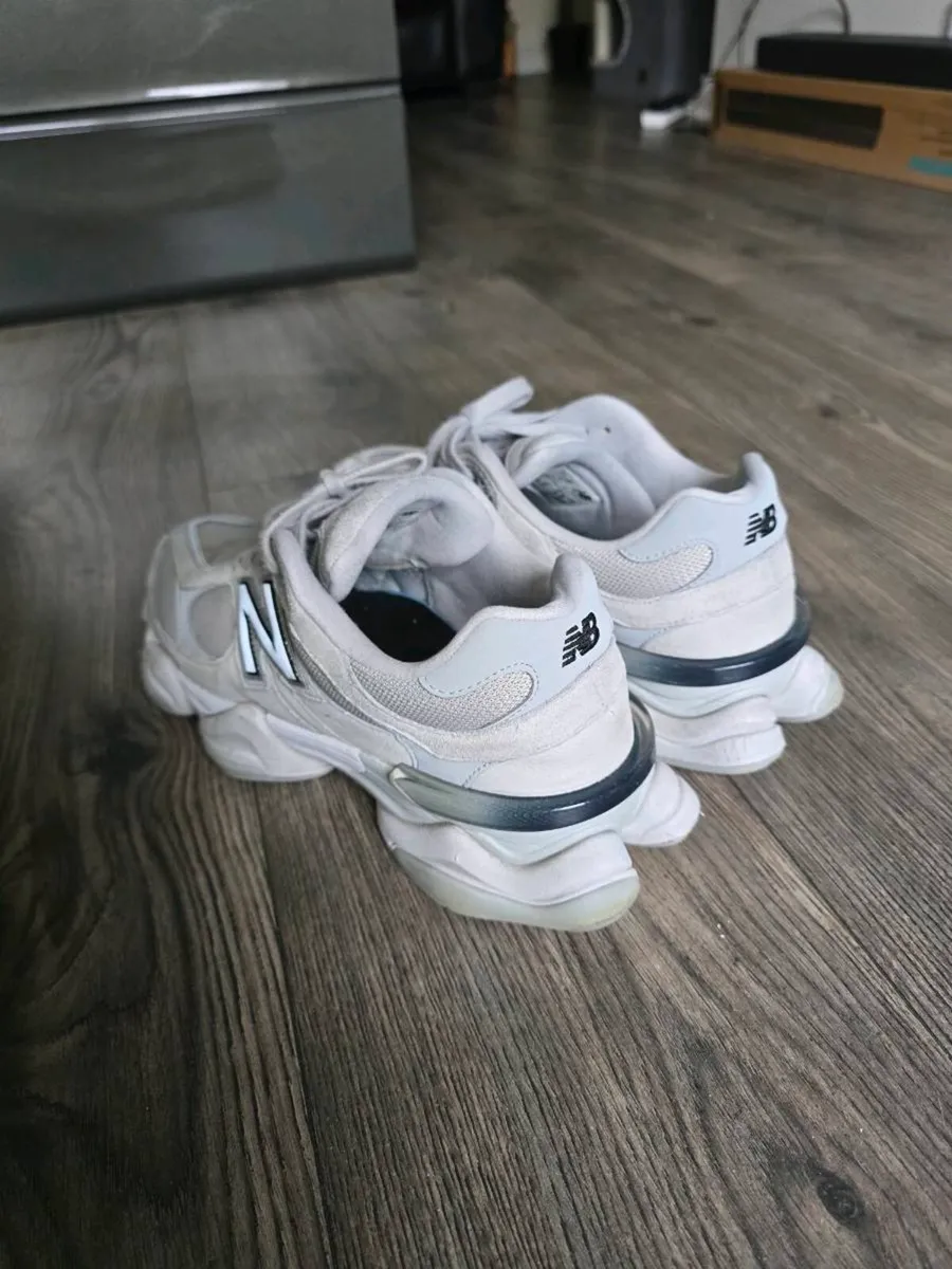 New Balance 9060 UK size 9 - Image 3