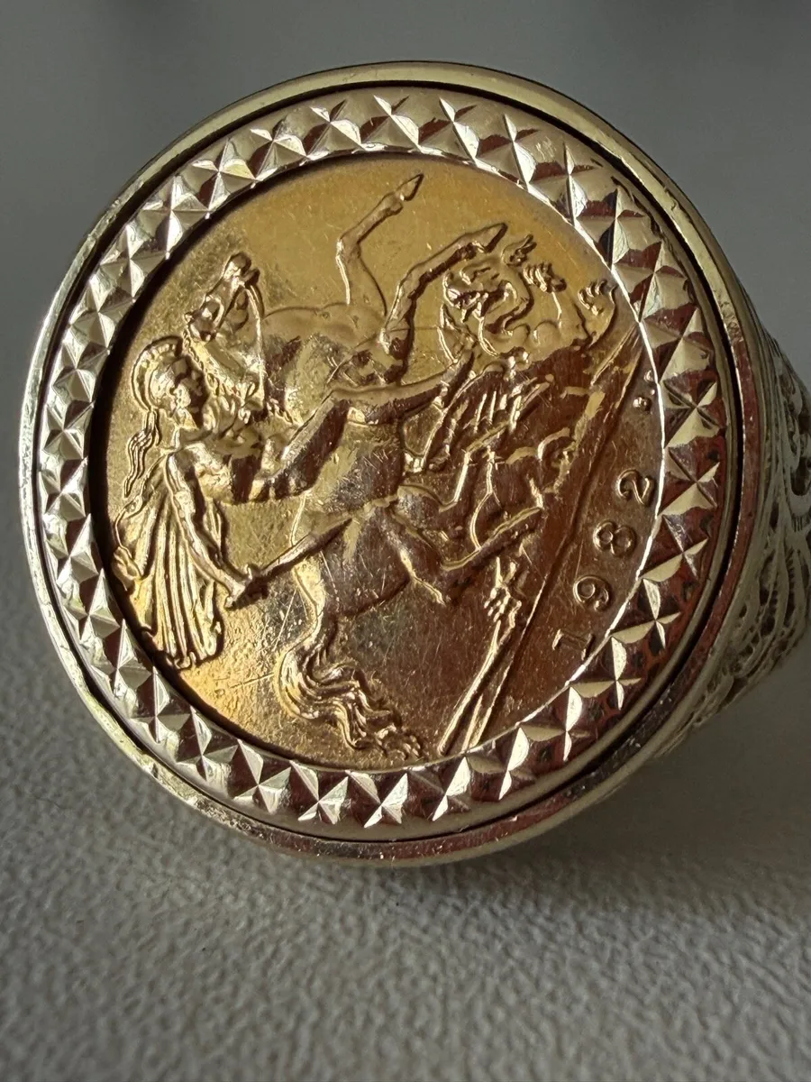 1982 Half Sovereign with St George and the dragon - Image 1