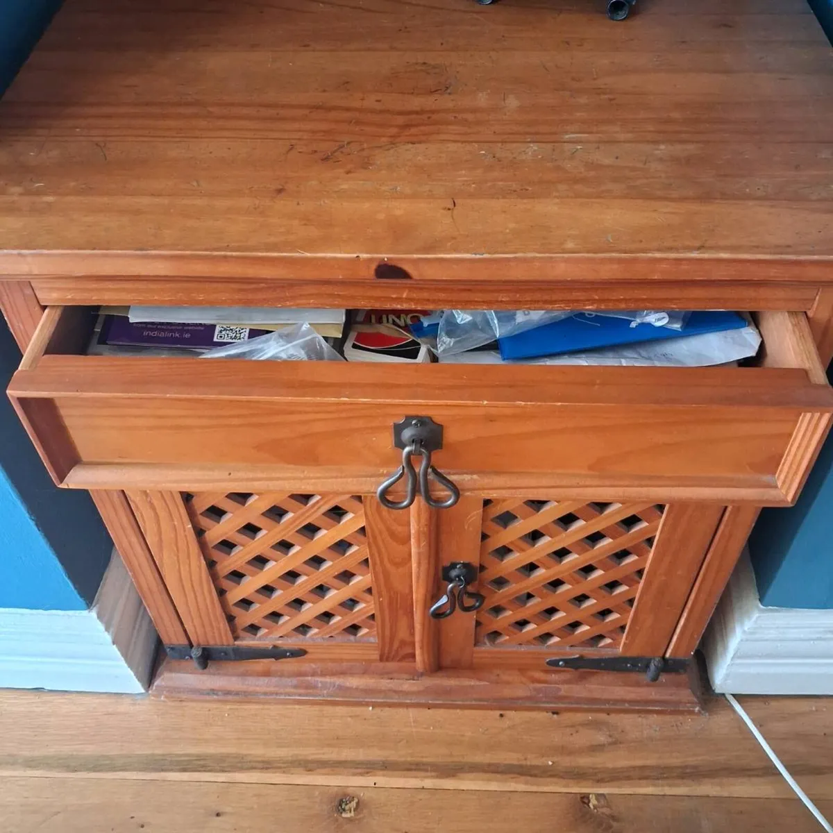 Side table / locker - Image 3