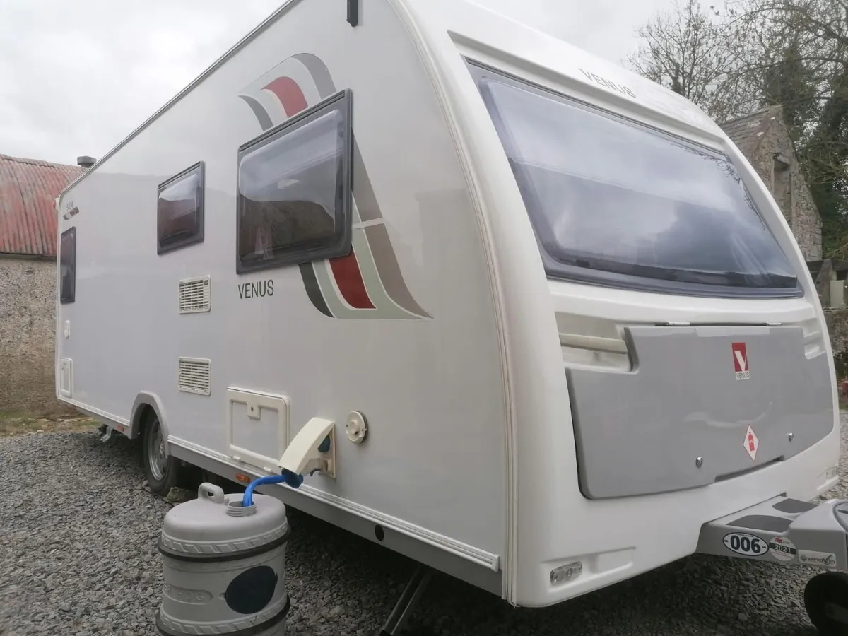 2015 Lunar Venus fixed bed 4/5 birth caravan in ex - Image 1