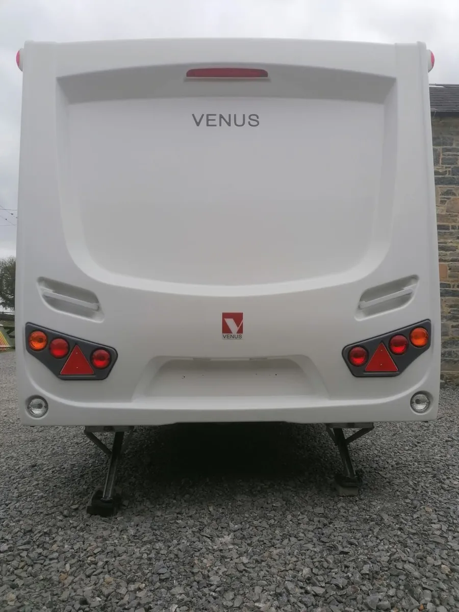 2015 Lunar Venus fixed bed 4/5 birth caravan in ex - Image 2
