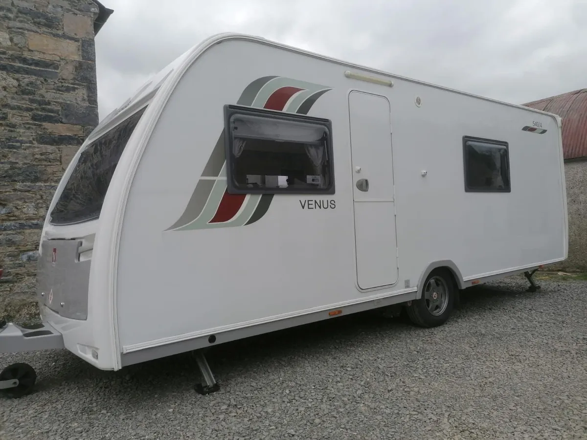 2015 Lunar Venus fixed bed 4/5 birth caravan in ex - Image 3