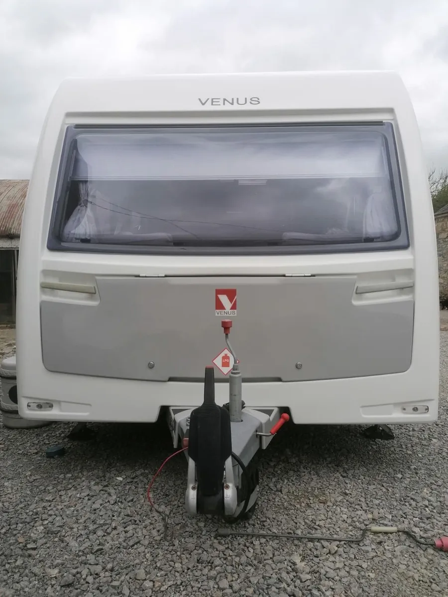 2015 Lunar Venus fixed bed 4/5 birth caravan in ex - Image 4