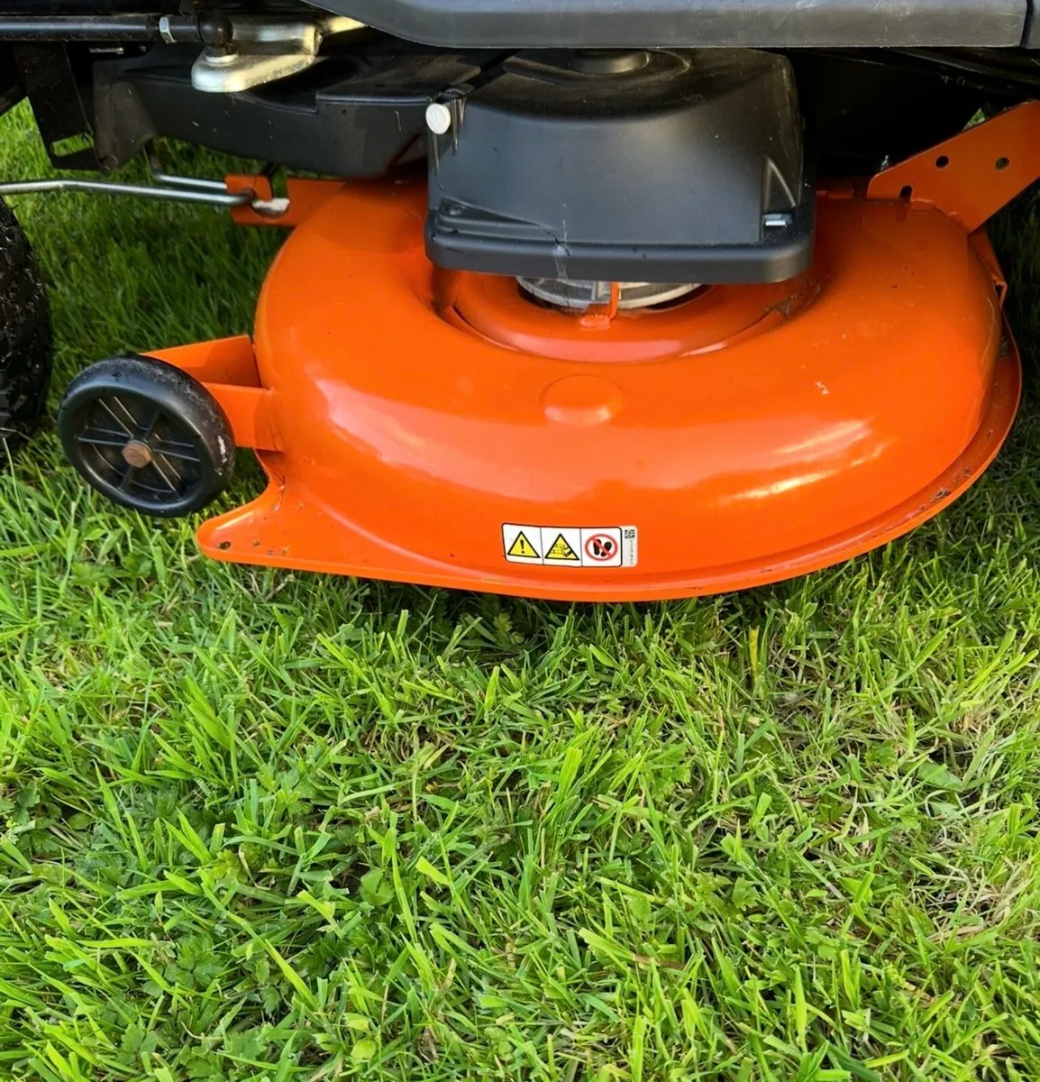 STIHL RIDE ON MOWER (As New ) - Image 4