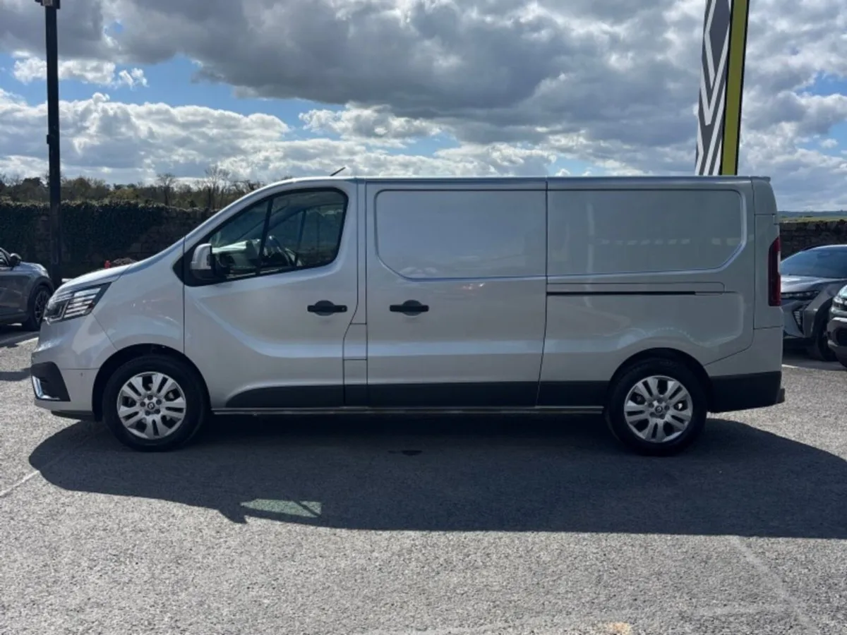 Renault Trafic 150bhp Sport with extras - Image 4