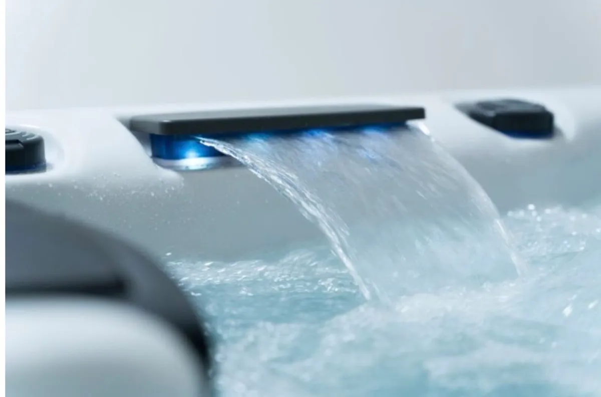 Free Fast Delivery - Ruby Pro Hot Tub - Image 3