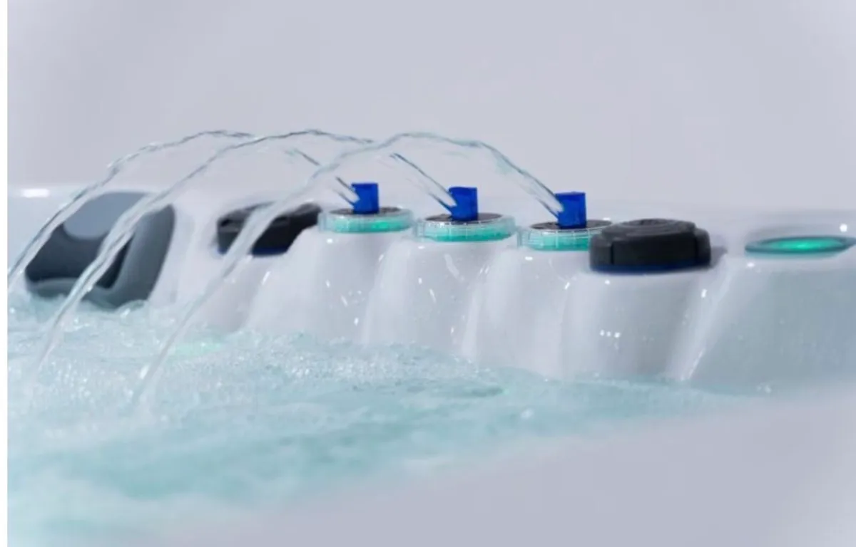 Free Fast Delivery - Ruby Pro Hot Tub - Image 4