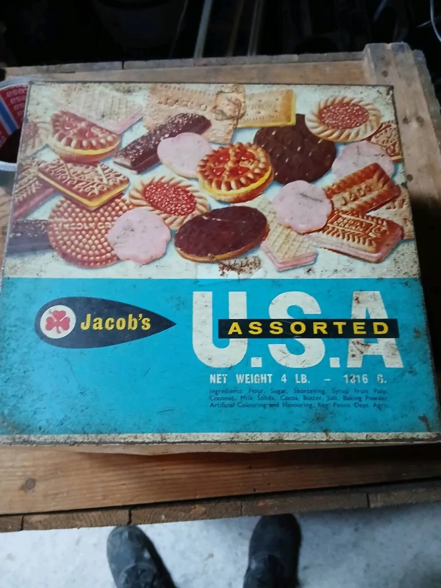 Old biscuit tin - Image 1