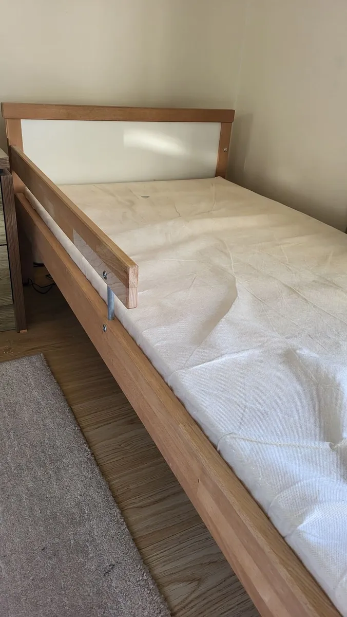 Bed frame for younger children - Image 1