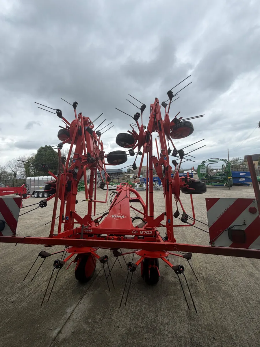 Kuhn GF8702 8 rotor tedder - Image 3