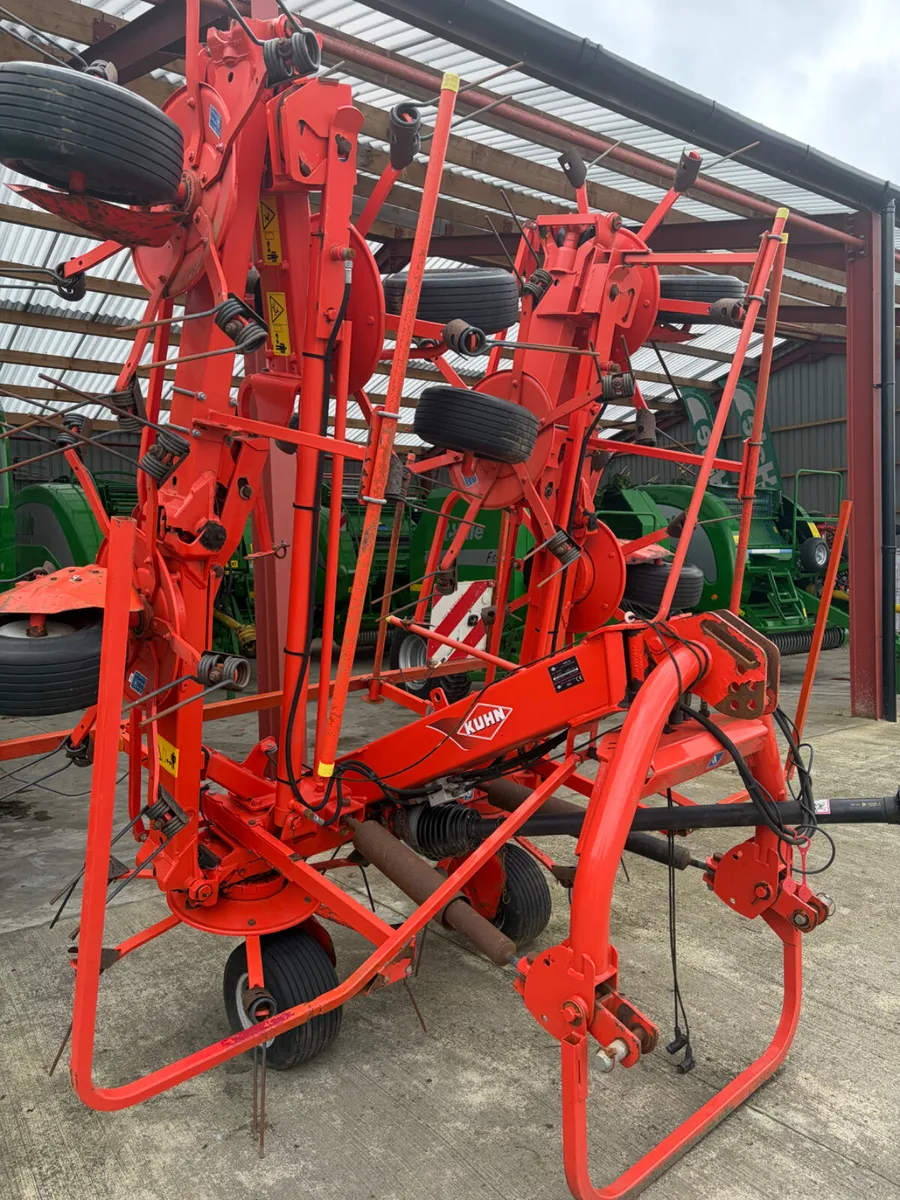 Kuhn GF8702 8 rotor tedder - Image 2