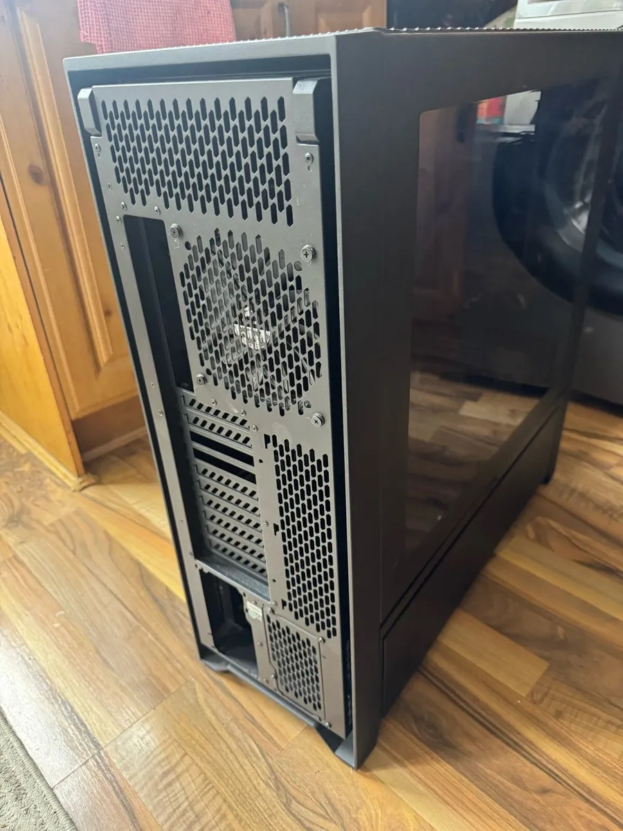 Corsair very large pc case - Image 2