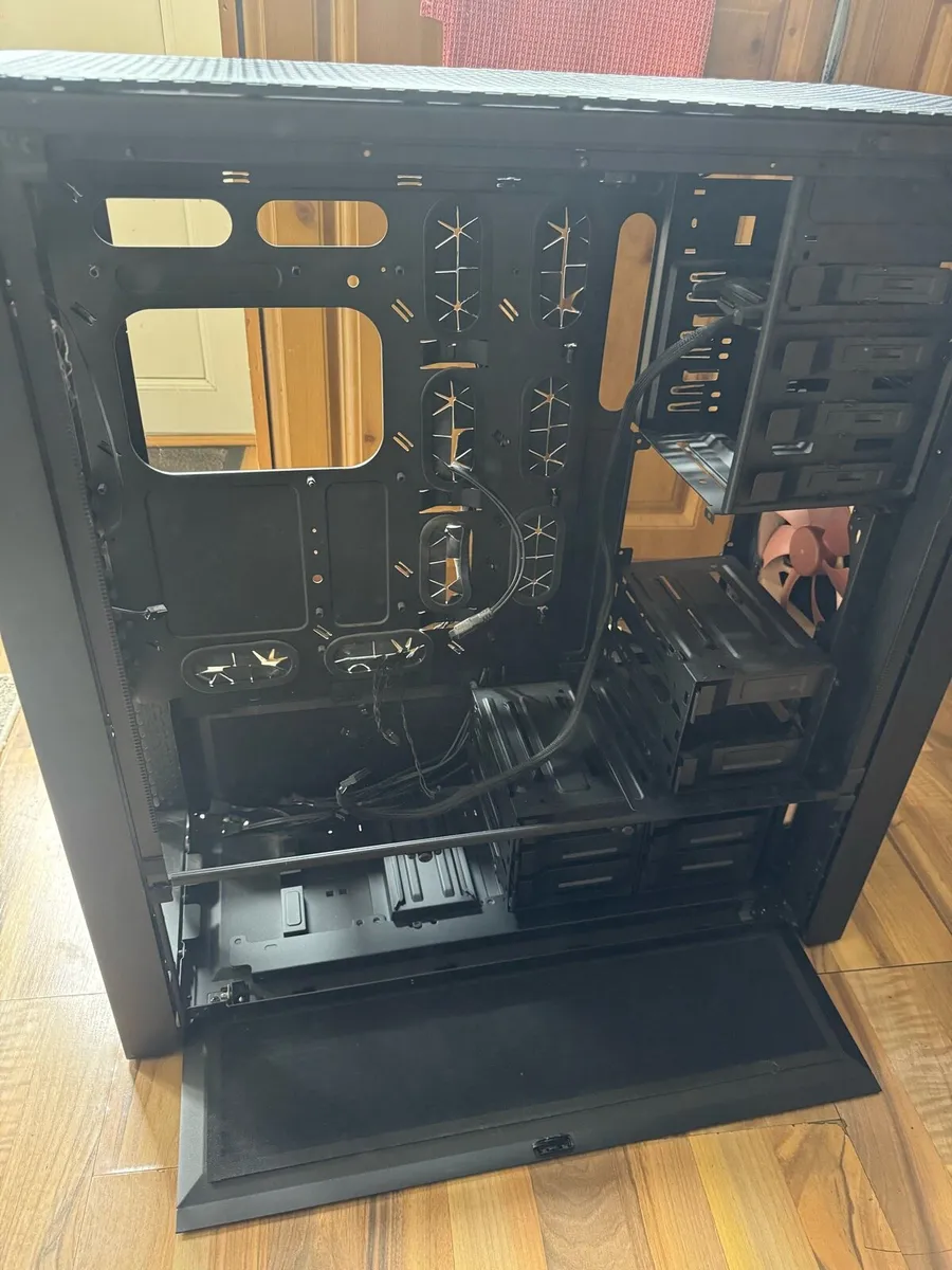 Corsair very large pc case - Image 4