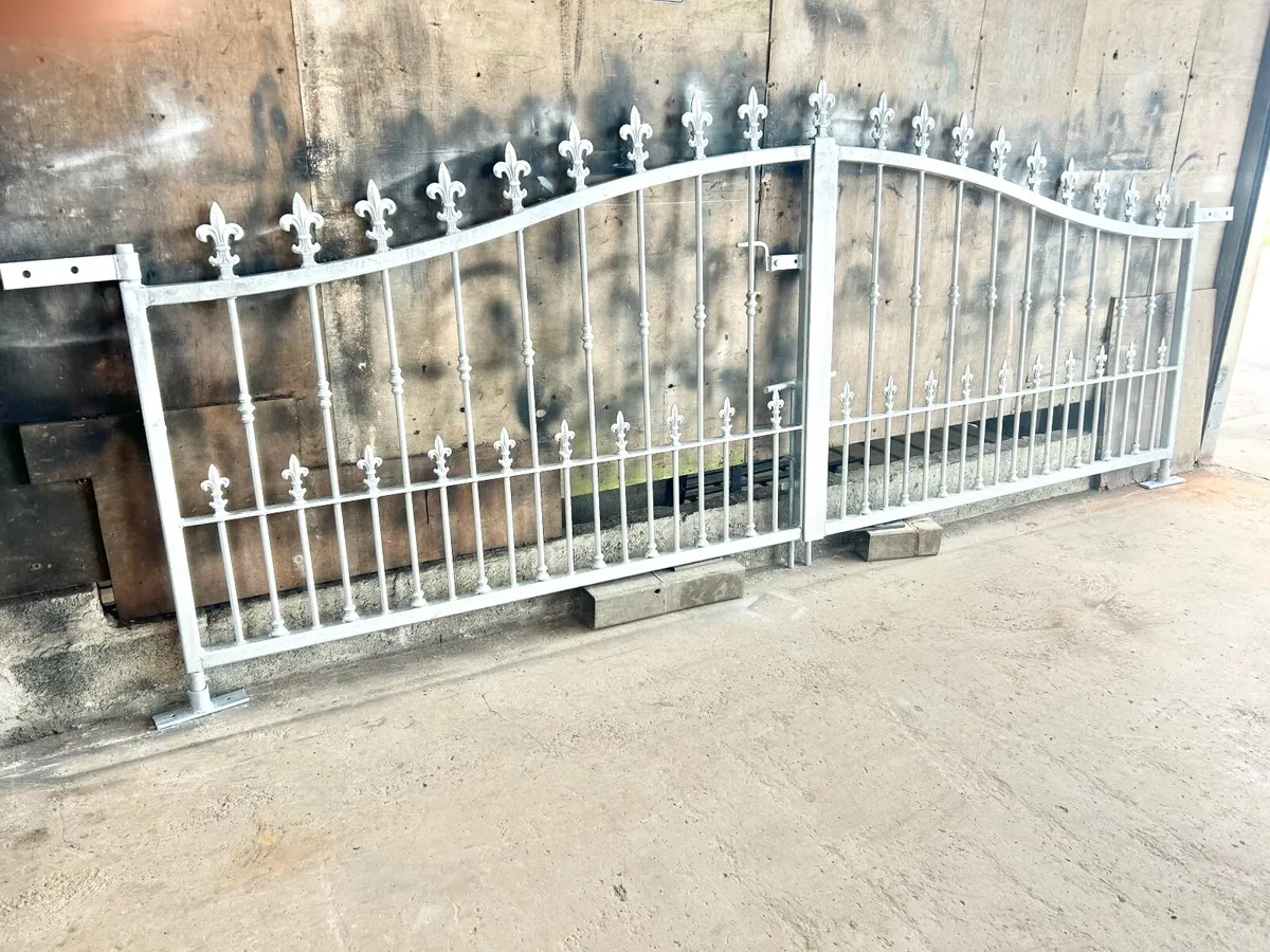 ENTRANCE GATES - Image 4